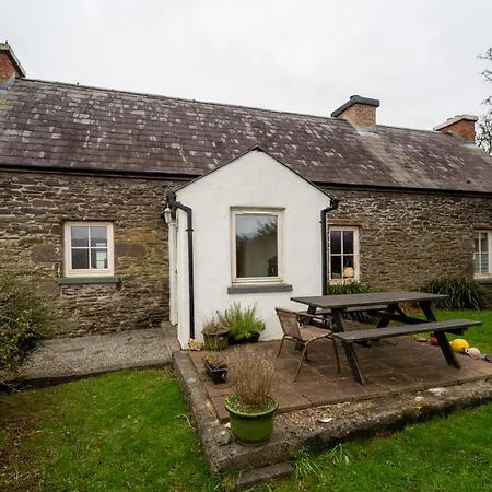 بيت للعطل Brosnan's *