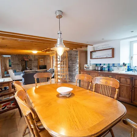 Brosnan's دينغل